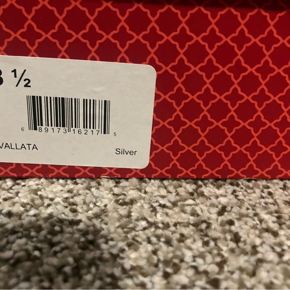 Glamorous Silver High Heels with Sparkling Design - Picture 3 of 3